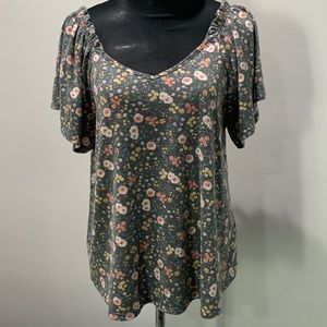 Bobeau Grey floral print V Neck top with tie in back - Size L